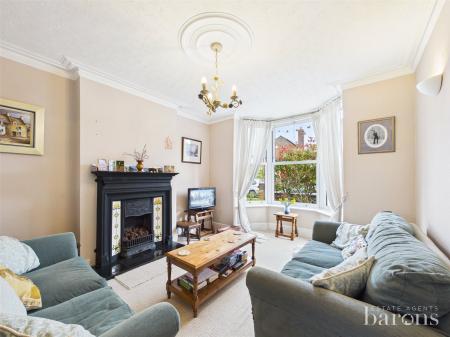 4 bedroom Semi-detached house for sale in Rayleigh Road, Basingstoke