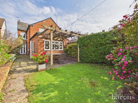 4 bedroom Semi-detached house for sale in Rayleigh Road, Basingstoke