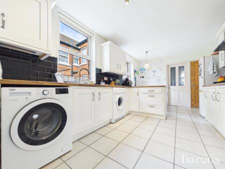 4 bedroom Semi-detached house for sale in Rayleigh Road, Basingstoke