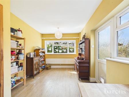 4 bedroom Semi-detached house for sale in Rayleigh Road, Basingstoke