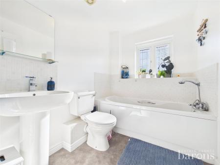 3 bedroom Link detached house for sale in Rycroft Meadow, Beggarwood