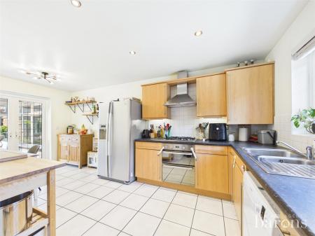 3 bedroom Link detached house for sale in Rycroft Meadow, Beggarwood