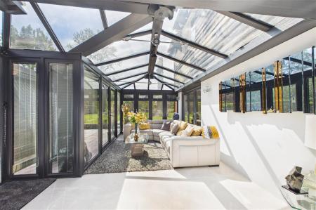 4 bedroom Detached house for sale in Doric Avenue, Chineham
