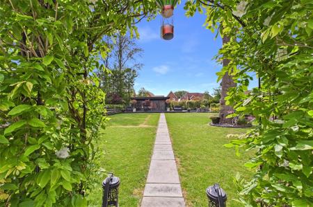 4 bedroom Detached house for sale in Doric Avenue, Chineham