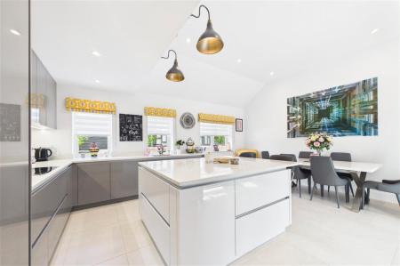 4 bedroom Detached house for sale in Doric Avenue, Chineham