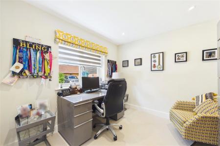 4 bedroom Detached house for sale in Doric Avenue, Chineham