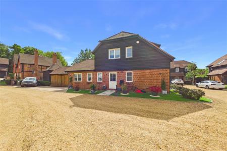 4 bedroom Detached house for sale in Doric Avenue, Chineham