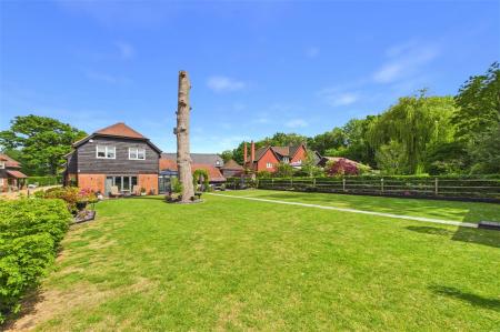 4 bedroom Detached house for sale in Doric Avenue, Chineham