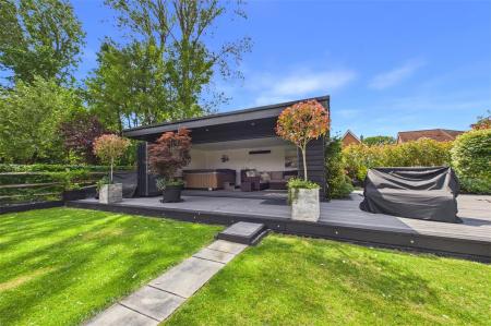 4 bedroom Detached house for sale in Doric Avenue, Chineham