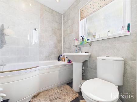 4 bedroom Terraced House for sale in Kenilworth Road, Basingstoke