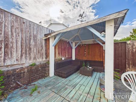 4 bedroom Terraced House for sale in Kenilworth Road, Basingstoke