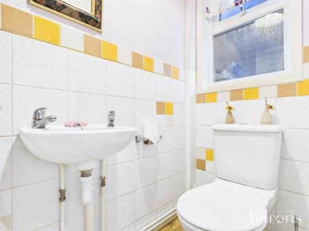 4 bedroom Terraced House for sale in Kenilworth Road, Basingstoke