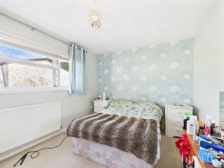 4 bedroom Terraced House for sale in Kenilworth Road, Basingstoke