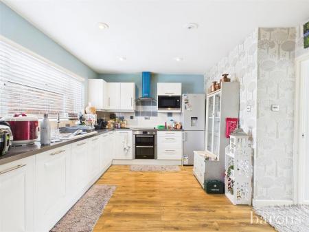 4 bedroom Terraced House for sale in Kenilworth Road, Basingstoke