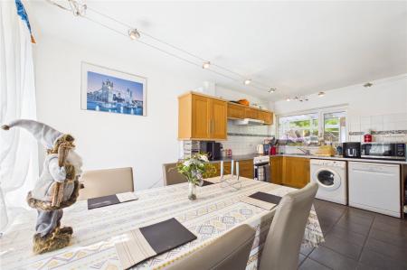3 bedroom Semi-detached house for sale in Kipling Walk, Basingstoke