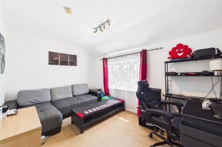 3 bedroom Semi-detached house for sale in Kipling Walk, Basingstoke