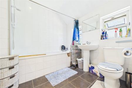 3 bedroom Semi-detached house for sale in Kipling Walk, Basingstoke