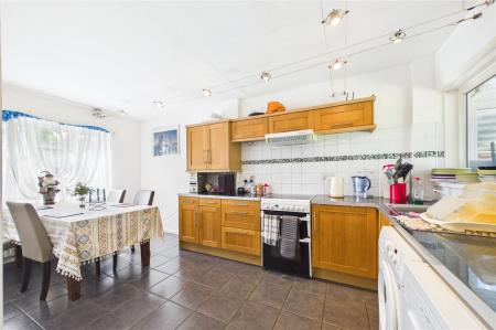 3 bedroom Semi-detached house for sale in Kipling Walk, Basingstoke