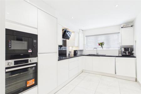 3 bedroom End of terrace house for sale in Puttenham Road, Chineham