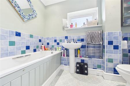 3 bedroom Terraced House for sale in Pershore Road, Basingstoke