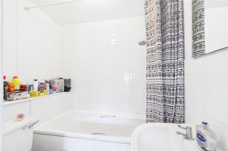 2 bedroom End of terrace house to let in Wentworth Crescent, Beggarwood