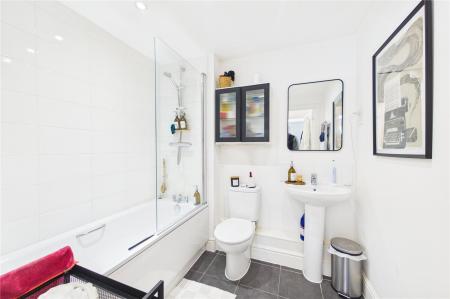 2 bedroom End of terrace house to let in Wentworth Crescent, Beggarwood