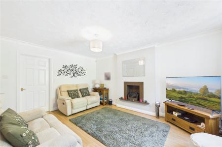 2 bedroom End of terrace house for sale in Birches Crest, Hatch Warren
