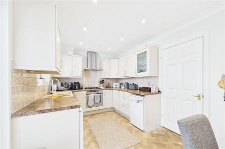 2 bedroom End of terrace house for sale in Birches Crest, Hatch Warren