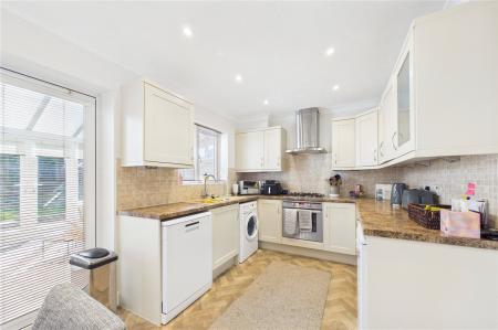 2 bedroom End of terrace house for sale in Birches Crest, Hatch Warren