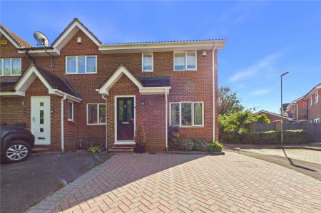 2 bedroom End of terrace house for sale in Birches Crest, Hatch Warren