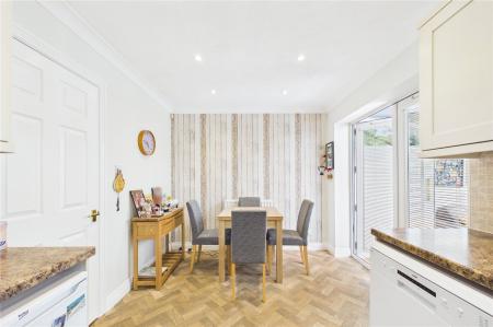 2 bedroom End of terrace house for sale in Birches Crest, Hatch Warren