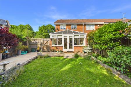 2 bedroom End of terrace house for sale in Birches Crest, Hatch Warren