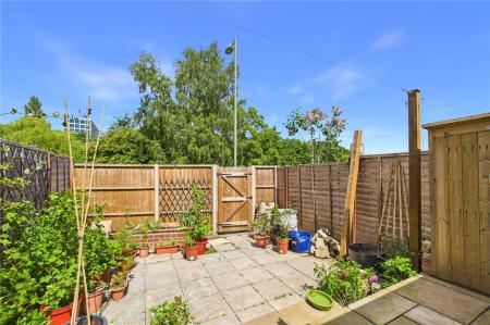 3 bedroom Terraced House for sale in Blackwater Close, Basingstoke