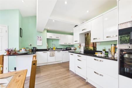 3 bedroom Terraced House for sale in Blackwater Close, Basingstoke