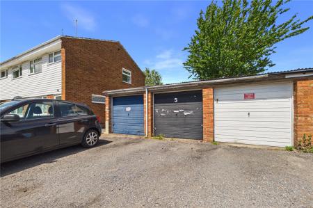 3 bedroom Terraced House for sale in Blackwater Close, Basingstoke