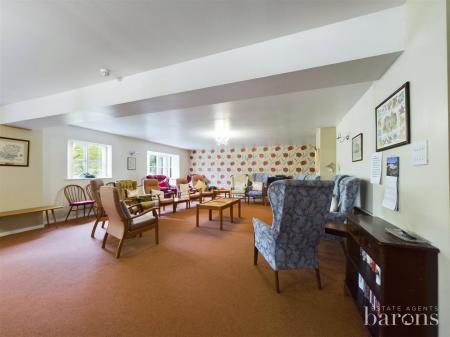 1 bedroom Flat for sale in Oakfields, Lychpit