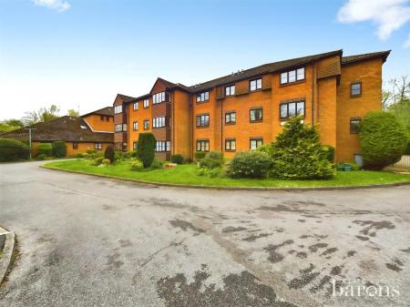 Oakfields, Lychpit