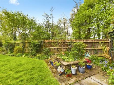 1 bedroom Flat for sale in Oakfields, Lychpit