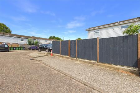 3 bedroom End of terrace house for sale in Dover Close, Basingstoke