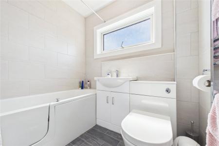 3 bedroom End of terrace house for sale in Dover Close, Basingstoke