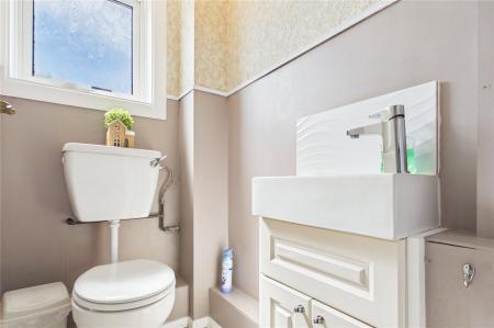 3 bedroom End of terrace house for sale in Dover Close, Basingstoke