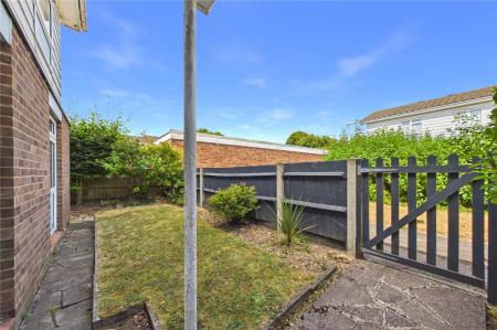 3 bedroom End of terrace house for sale in Dover Close, Basingstoke