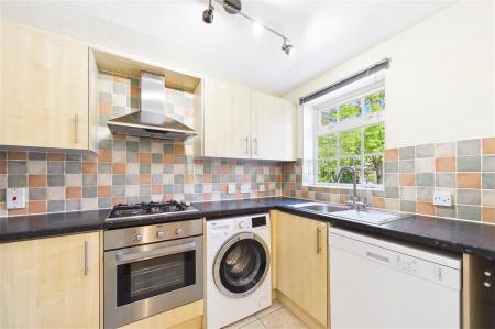 2 bedroom Terraced House to let in Little Copse Chase, Chineham