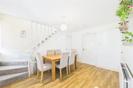3 bedroom End of terrace house for sale in Mourne Close, Basingstoke