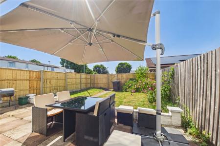 3 bedroom End of terrace house for sale in Mourne Close, Basingstoke