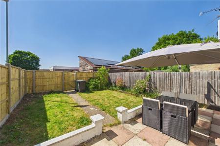 3 bedroom End of terrace house for sale in Mourne Close, Basingstoke