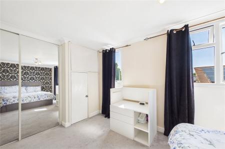 3 bedroom End of terrace house for sale in Mourne Close, Basingstoke