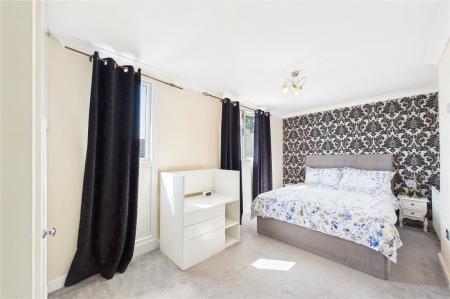 3 bedroom End of terrace house for sale in Mourne Close, Basingstoke