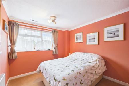 4 bedroom Link detached house for sale in Chaffinch Close, Basingstoke