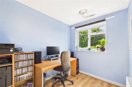 4 bedroom Link detached house for sale in Chaffinch Close, Basingstoke